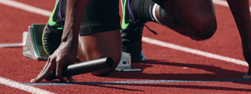 体育场全景俯瞰图，绿茵场与跑道